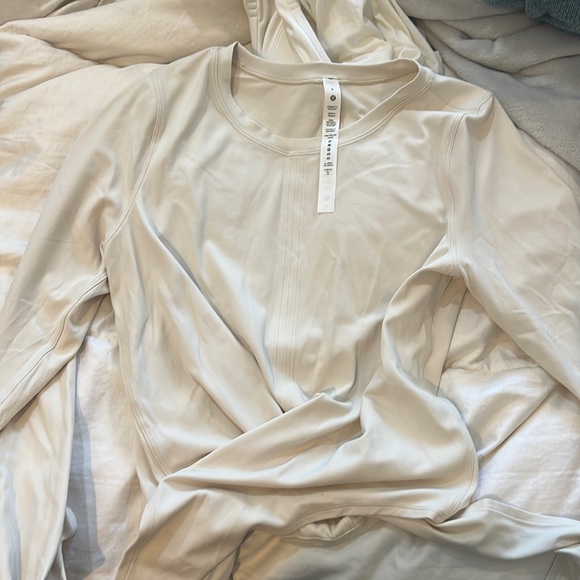 Lululemon top - Picture 2 of 5